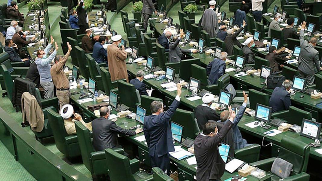 نمایندگان گوشی به دست در جلسه رای اعتماد وزیر ورزش به علاوه عکس