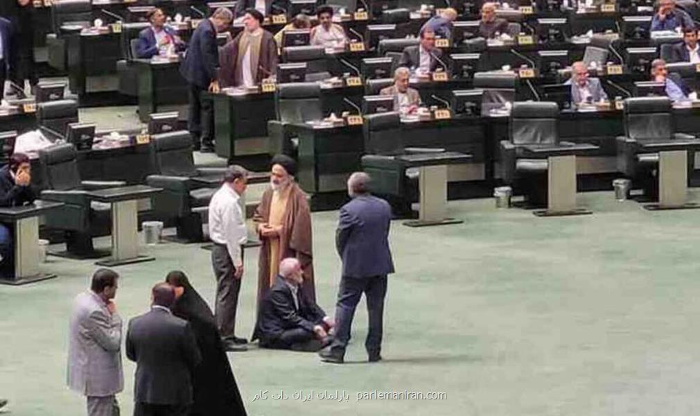 اخم و خنده الیاس نادران پس از اعلام وصول استیضاحش به علاوه عکس
