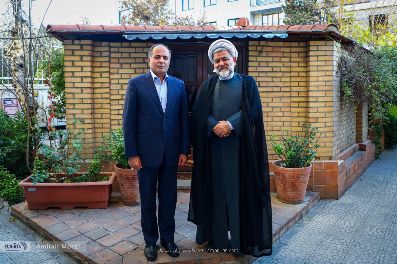 مناظره داغ در کافه خبر