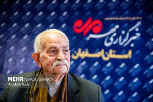 مردی که از دل کاغذ و جوهر صدای تاریخ اصفهان را به گوش جهان رساند
