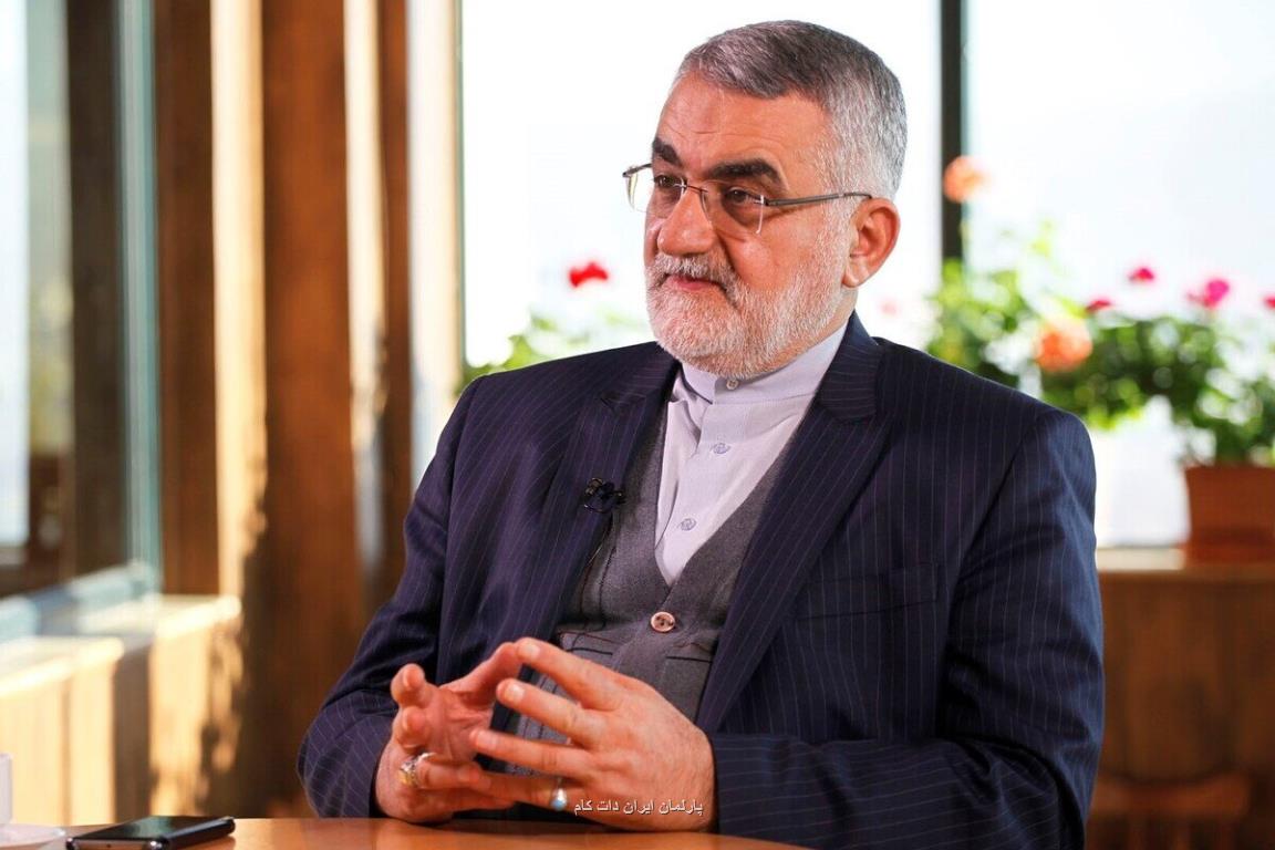 عراقچی فقط مجری است و بیان کردن مطالبی مقابل وزیر خارجه درست نیست