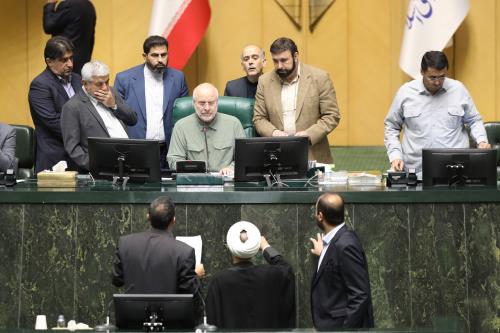 یک روز سراسر گاف در بهارستان از رئیس تا نمایندگان