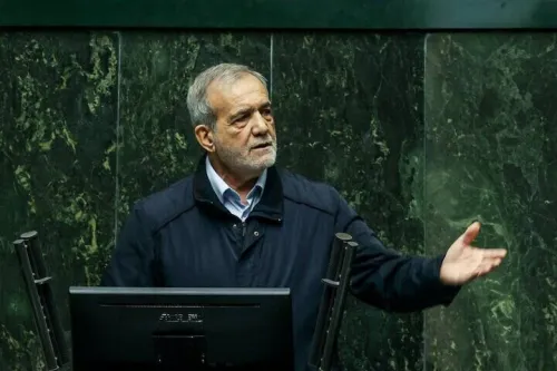 نمی شود کشوری با این همه نفت و گاز عده ای گرسنه باشند و نان شب نداشته باشند