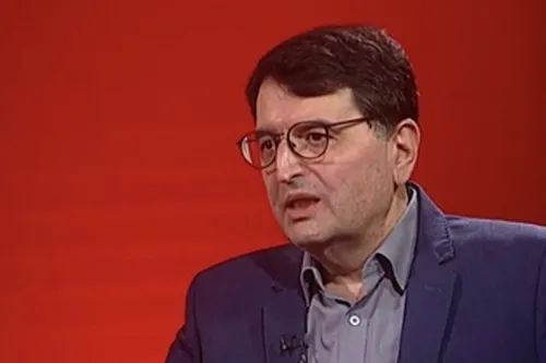 در تظاهرات25 بهمن خارج از کشور، سلطنت طلبان و مجاهدین خلق و تجزیه خواستار ازدواج مصلحتی کردند