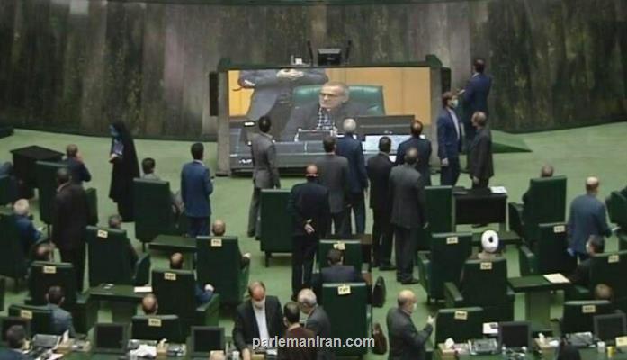 این تصویر نشان داده است نمایندگان فاصله گذاری ضدكرونایی را رعایت نكردند
